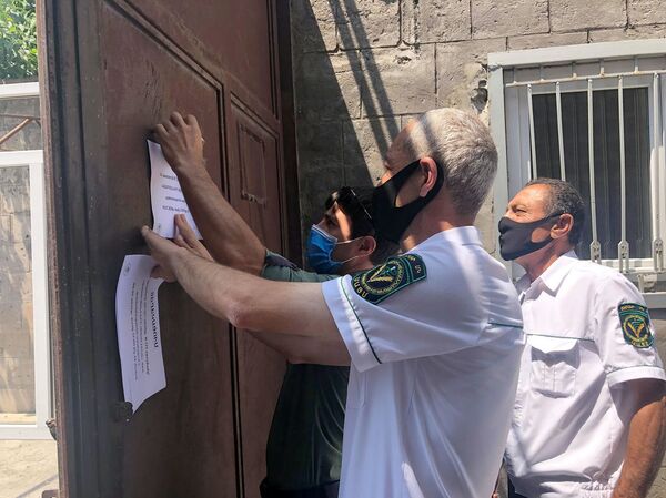 Работа крытого оптового рынка в Гюмри приостановлена, а Лачин слушаться не хочет Работа крытого оптового рынка в Гюмри приостановлена, а Лачин слушаться не хочет - Sputnik Армения