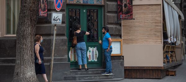 Торговые точки на улице Абовяна (9 июля 2020). Еревaн Торговые точки на улице Абовяна (9 июля 2020). Еревaн - Sputnik Армения