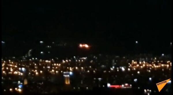 Крупный пожар на Нубарашенской свалке в Ереване: на месте работают несколько бригад. Видео - Sputnik Армения