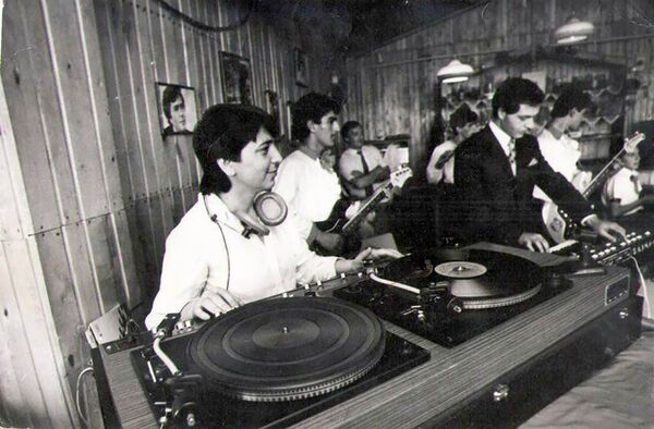 Нас не сломили: непростая история первой женщины-диджея в Армении - Sputnik Армения