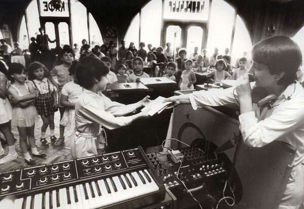 Нас не сломили: непростая история первой женщины-диджея в Армении - Sputnik Армения