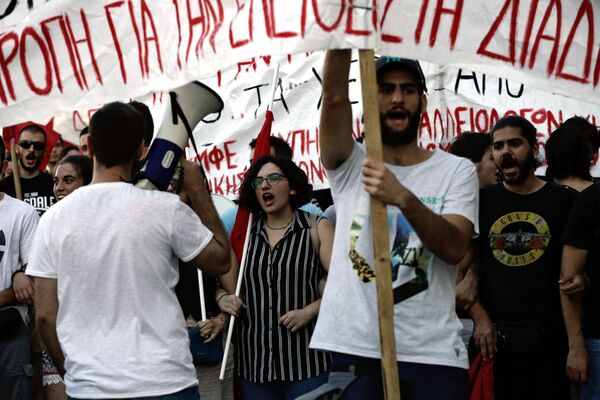 Акция в Афинах против запрета на проведение митингов - Sputnik Армения