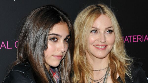 Мадонна и ее дочь Лурдес Лола Леон Чикконе на запуске своей линии одежды Material Girl (22 сентября 2010). Нью-Йорк - Sputnik Армения