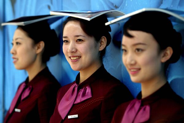 Стюардессы Шэньянского международного аэропорта Таосянь во время обучения, Китай - Sputnik Армения