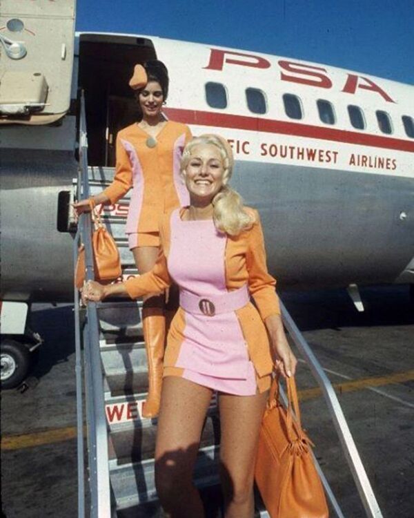 Стюардессы авиакомпании Pacific Southwest Airlines в 1960 годах  - Sputnik Армения