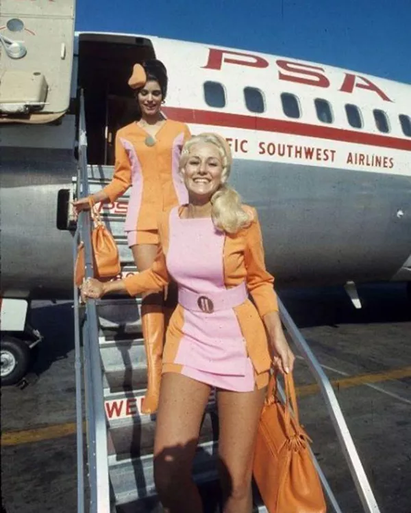 Стюардессы авиакомпании Pacific Southwest Airlines в 1960 годах Стюардессы авиакомпании Pacific Southwest Airlines в 1960 годах - Sputnik Армения