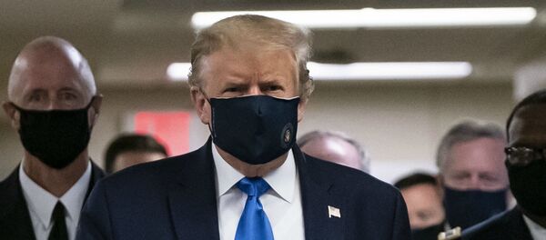 Президент США Дональд Трамп в медицинской маске во время посещения Национального военно-медицинского центра Уолтера Рида (11 июля 2020). Бетесд, Мэриленд Президент США Дональд Трамп в медицинской маске во время посещения Национального военно-медицинского центра Уолтера Рида (11 июля 2020). Бетесд, Мэриленд - Sputnik Արմենիա