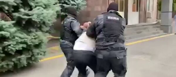 Հետախուզվող Արամ Վարդանյանը բերման է ենթարկվել Քրեական ոստիկանության գլխավոր վարչություն Հետախուզվող Արամ Վարդանյանը բերման է ենթարկվել Քրեական ոստիկանության գլխավոր վարչություն - Sputnik Արմենիա