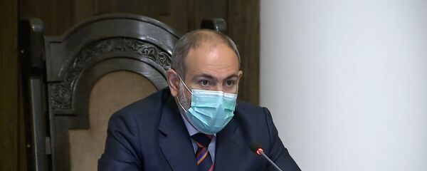 Премьер-министр Никол Пашинян на внеочередном заседании правительства Армении (13 июля 2020). Еревaн - Sputnik Армения
