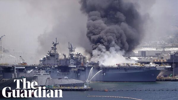 Пожар на военном корабле ВМС США в Сан Диего - Sputnik Արմենիա