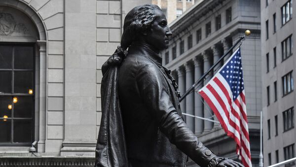 Статуя Джорджа Вашингтона возле здания Нью-Йоркской фондовой биржи на Уолл-Стрит - Sputnik Армения
