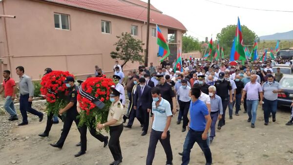 Похороны военнослужащих азербайджанской армии Хайяма Дашдемирова и Вугара Садыгова, погибших 12 июня в результате событий на азербайджано-армянской границе - Sputnik Արմենիա