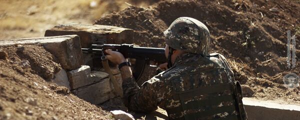 Армянский военнослужащий на боевой позиции Армянский военнослужащий на боевой позиции - Sputnik Արմենիա