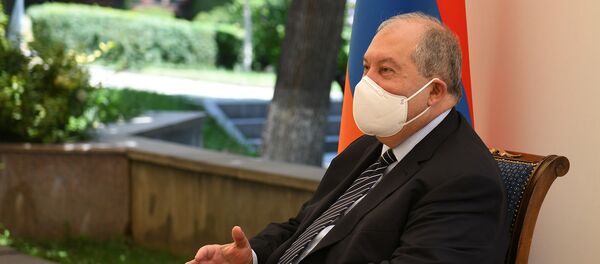 Президент Армен Саркисян принял Чрезвычайного и Полномочного Посла Франции в Армении Джонатана Лакота (14 июля 2020). Еревaн - Sputnik Արմենիա