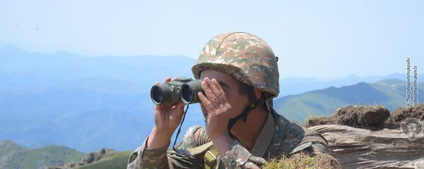 Армянский военнослужащий на боевой позиции Армянский военнослужащий на боевой позиции - Sputnik Արմենիա
