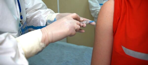 Добровольцам ввели второй компонент российской вакцины от коронавируса Добровольцам ввели второй компонент российской вакцины от коронавируса - Sputnik Армения