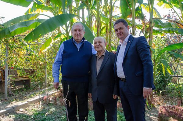 Мелис Бабаян создал в Армении райский уголок и принял у себя в гостях президента - Sputnik Армения