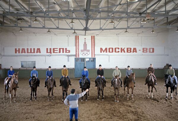 Зачем призер Олимпиады-80 Виктор Угрюмов отдал олимпийскую Волгу армянину из Ташкента - Sputnik Армения