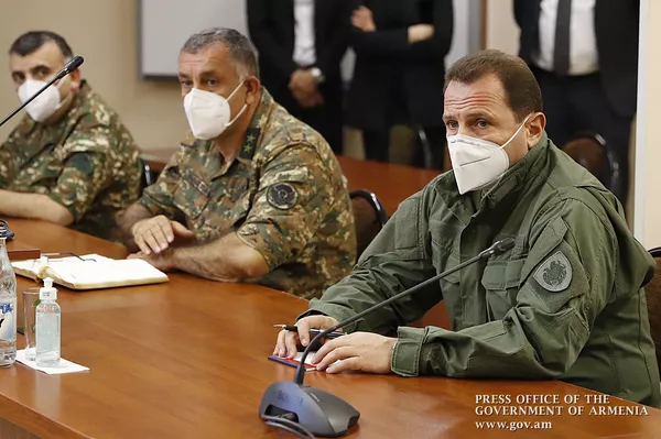 Пашинян провел встречу с главой Минобороны и начальником Генштаба ВС Армении Пашинян провел встречу с главой Минобороны и начальником Генштаба ВС Армении - Sputnik Армения