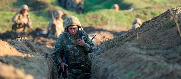 Армянские солдаты на позициях на линии фронта в Тавушской области (14 июля 2020). Армения - Sputnik Армения