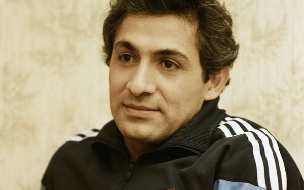 Рекордсмен мира по тяжелой атлетике Юрий Варданян (1988 год) - Sputnik Армения