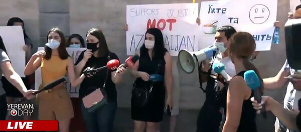 Акция протеста перед зданием посольства Украины в Армении (15 июля 2020). Еревaн - Sputnik Армения