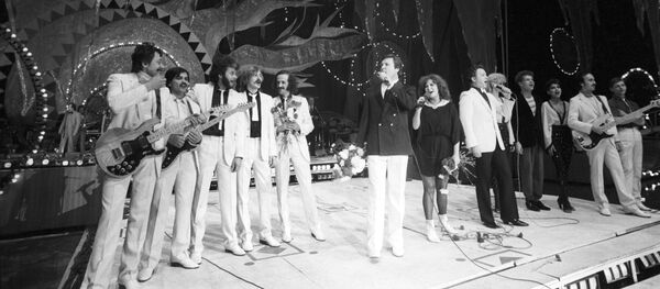 Певцы Лев Лещенко и Алла Пугачева Певцы Лев Лещенко и Алла Пугачева - Sputnik Армения