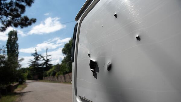 Обстрелянный гражданский автомобиль в селе Айгепар, Тавуш - Sputnik Армения