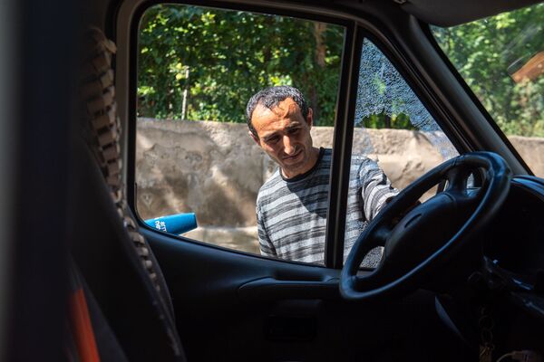 Жизнь под прицелом: что творится в армянских селах на границе с Азербайджаном Жизнь под прицелом: что творится в армянских селах на границе с Азербайджаном - Sputnik Армения