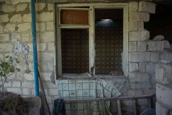 Обстрелянный дом в селе Айгепар, Тавуш - Sputnik Армения