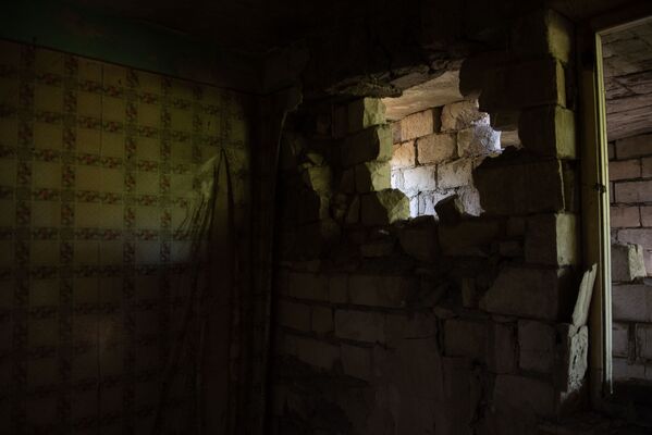 Обстрелянный дом в селе Айгепар, Тавуш - Sputnik Армения