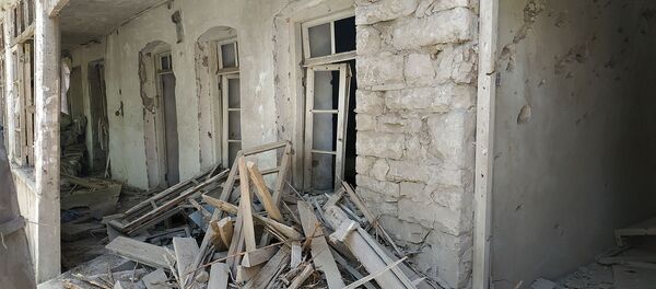 Пострадавший от обстрелов жилой дом в селе Неркин Кармирахпюр, Тавуш Пострадавший от обстрелов жилой дом в селе Неркин Кармирахпюр, Тавуш - Sputnik Արմենիա