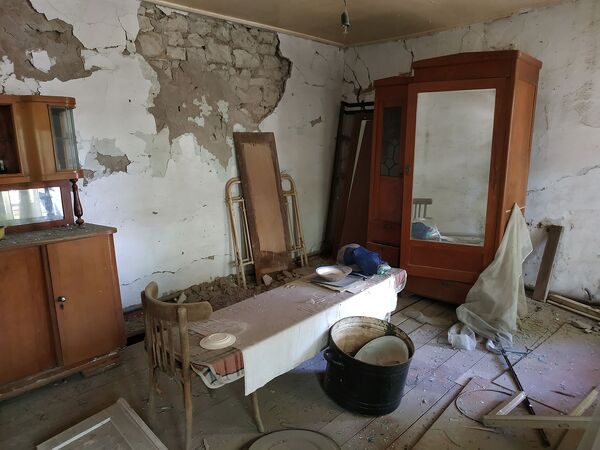 Пострадавший от обстрелов жилой дом в селе Неркин Кармирахпюр, Тавуш - Sputnik Армения