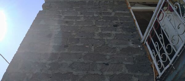 Пострадавший от обстрелов жилой дом в селе Неркин Кармирахпюр, Тавуш - Sputnik Արմենիա