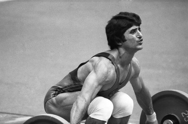 7 օլիմպիադաների մասնակցած Յուրի Սարգսյանի մոսկովյան սխրանքն ու Կարեն Դեմիրճյանի խոստումը 7 օլիմպիադաների մասնակցած Յուրի Սարգսյանի մոսկովյան սխրանքն ու Կարեն Դեմիրճյանի խոստումը - Sputnik Արմենիա