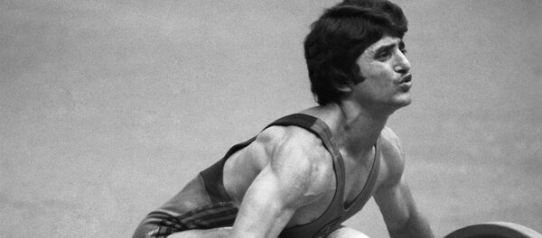 Тяжелоатлет Юрий Саркисян на соревнованиях по тяжелой атлетике в весовой категории до 56 кг на XXII Олимпийских играх (25 июля 1980). Москвa - Sputnik Армения