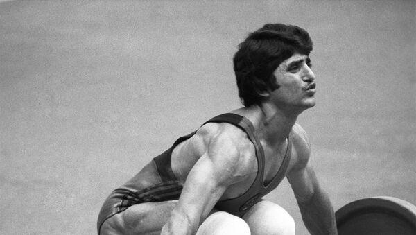 Тяжелоатлет Юрий Саркисян на соревнованиях по тяжелой атлетике в весовой категории до 56 кг на XXII Олимпийских играх (25 июля 1980). Москвa - Sputnik Армения