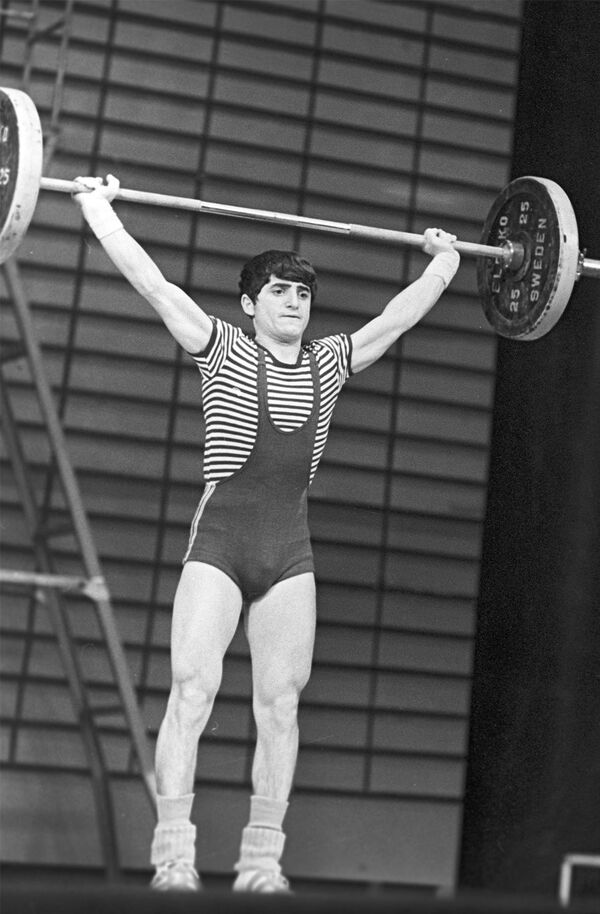 Московский подвиг семикратного участника Олимпиад Саркисяна и обещание Карена Демирчяна - Sputnik Армения