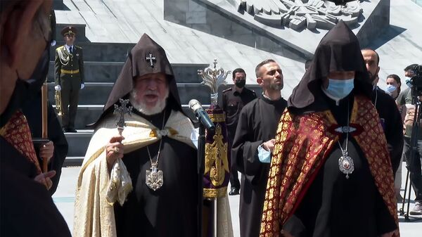 Вы погибли за наше будущее – в Ераблуре похоронили павшего в Тавуше майора ВС Армении Вы погибли за наше будущее – в Ераблуре похоронили павшего в Тавуше майора ВС Армении - Sputnik Армения