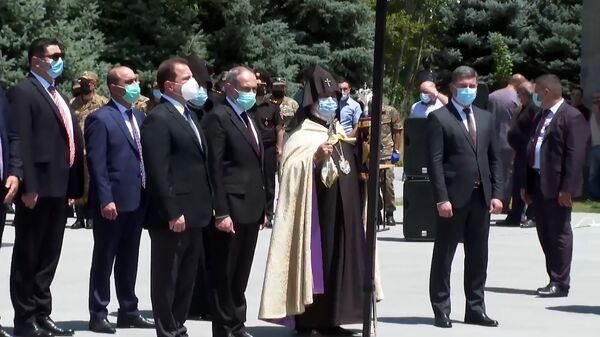 Вы погибли за наше будущее – в Ераблуре похоронили павшего в Тавуше майора ВС Армении Вы погибли за наше будущее – в Ераблуре похоронили павшего в Тавуше майора ВС Армении - Sputnik Армения