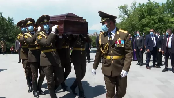 Вы погибли за наше будущее – в Ераблуре похоронили павшего в Тавуше майора ВС Армении Вы погибли за наше будущее – в Ераблуре похоронили павшего в Тавуше майора ВС Армении