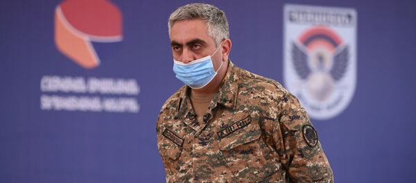 Арцрун Ованнисян во время брифинга по теме ситуации на армяно-азербайджанской границе (16 июля 2020). Иджеван Арцрун Ованнисян во время брифинга по теме ситуации на армяно-азербайджанской границе (16 июля 2020). Иджеван - Sputnik Արմենիա