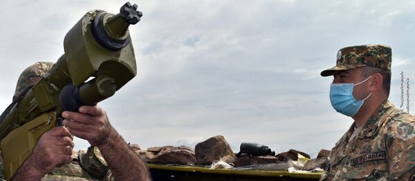 Армянские военнослужащие на учебных тренировках Армянские военнослужащие на учебных тренировках - Sputnik Армения