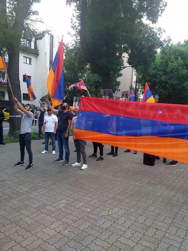 Վնասվածք ստացած և բերման ենթարկված ադրբեջանցիներ․ Լեհաստանում հայերի ցույցը թեժ է անցել - Sputnik Արմենիա