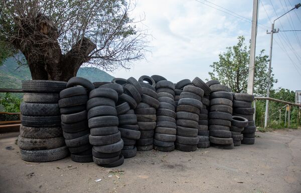 Помощь из тыла: в Гюмри рассказали, в чем главный смысл акции по сбору шин для передовой - Sputnik Армения