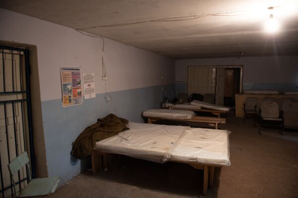 Վժժժ... տեսնես այս անգա՞մ ում տունը քանդվեց. կյանքը կրակոցների տակ ապրող Չինարիում Վժժժ... տեսնես այս անգա՞մ ում տունը քանդվեց. կյանքը կրակոցների տակ ապրող Չինարիում - Sputnik Արմենիա