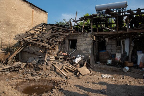 Սամվել Աղասյանի և Լիդա Չոբանյանի գնդակոծության տակ ընկած տունը Չինարի  գյուղում. Տավուշ
 - Sputnik Արմենիա