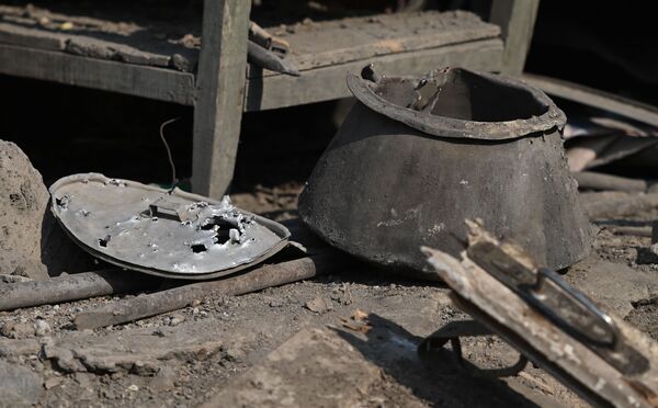 Վժժժ... տեսնես այս անգա՞մ ում տունը քանդվեց. կյանքը կրակոցների տակ ապրող Չինարիում Վժժժ... տեսնես այս անգա՞մ ում տունը քանդվեց. կյանքը կրակոցների տակ ապրող Չինարիում - Sputnik Արմենիա