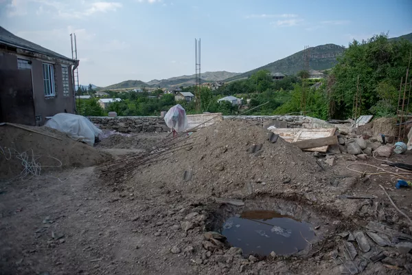 Вжжж, и вдруг взорвались: как не только молитвами живет приграничное село Чинари Вжжж, и вдруг взорвались: как не только молитвами живет приграничное село Чинари - Sputnik Армения