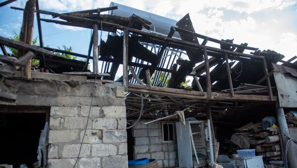 Попавший под обстрел дом Самвела Агасяна и Лиды Чобанян в селе Чинари, Тавуш - Sputnik Արմենիա